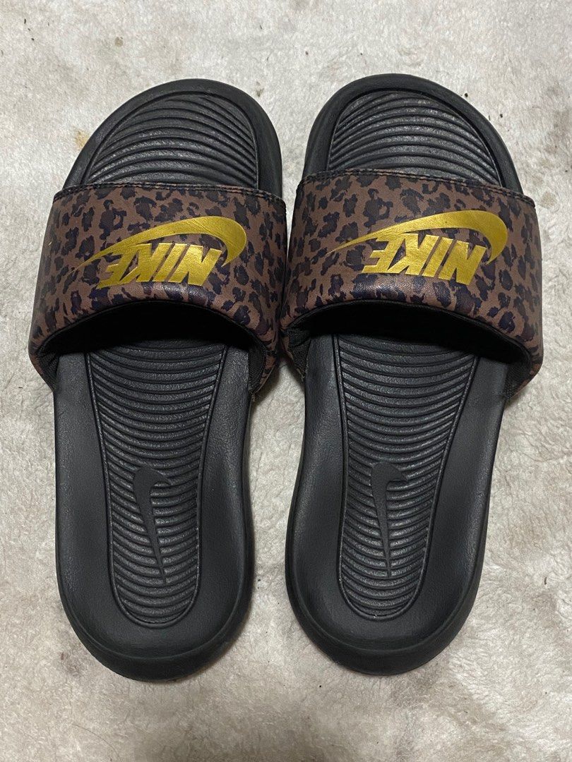 NIKE SLIDES (Category: Slippers and slides) located in Manila. Submitted by galstuff (Listing ID 1231093194, Image 1). Description: 22cm.