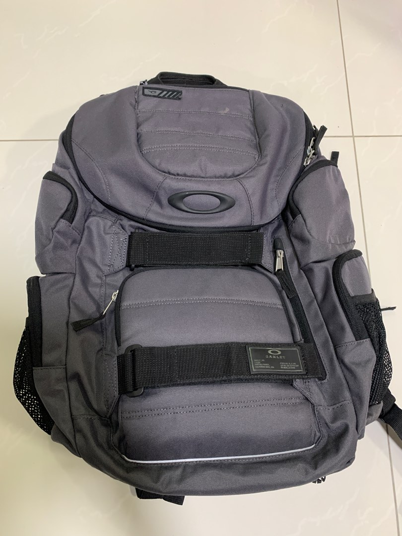 Oakley Enduro 2.0 (30l), Men's Fashion, Bags, Backpacks on Carousell