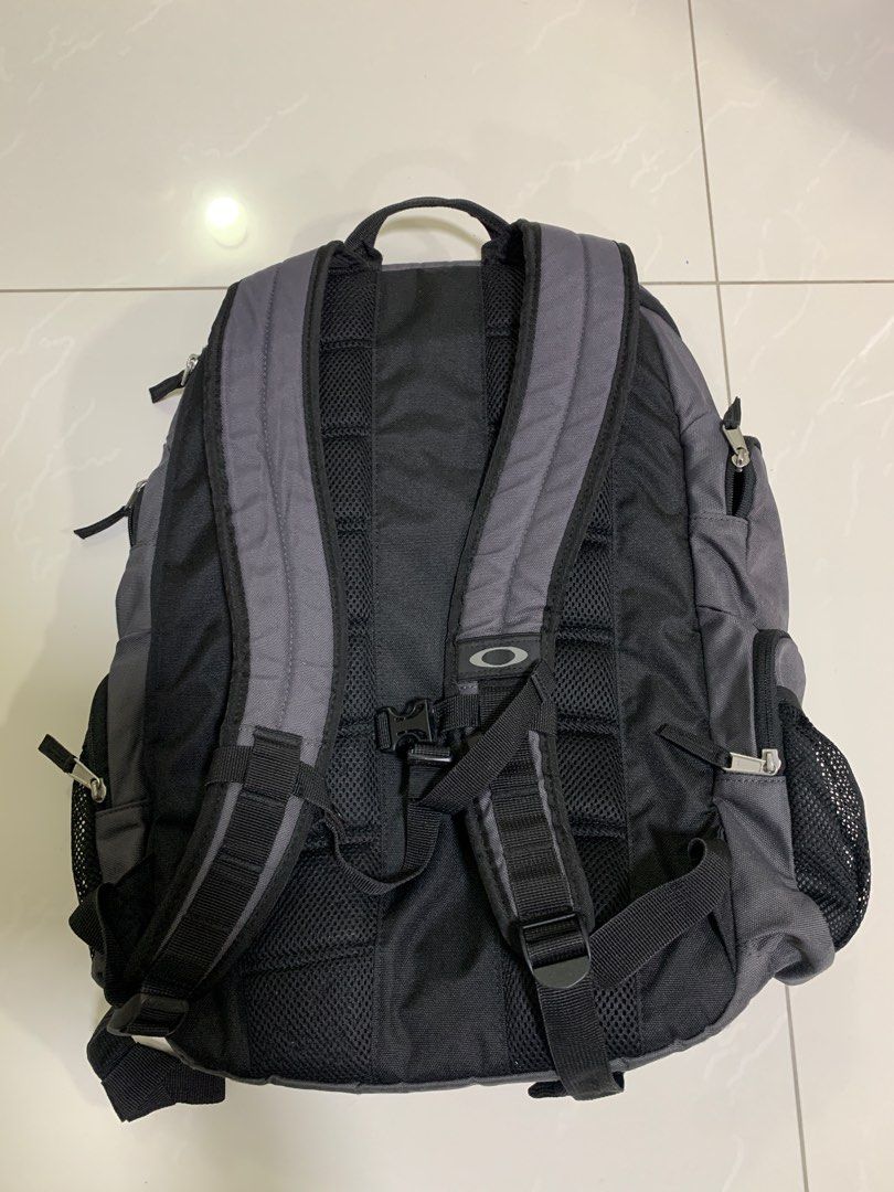 Oakley Enduro 2.0 (30l), Men's Fashion, Bags, Backpacks on Carousell