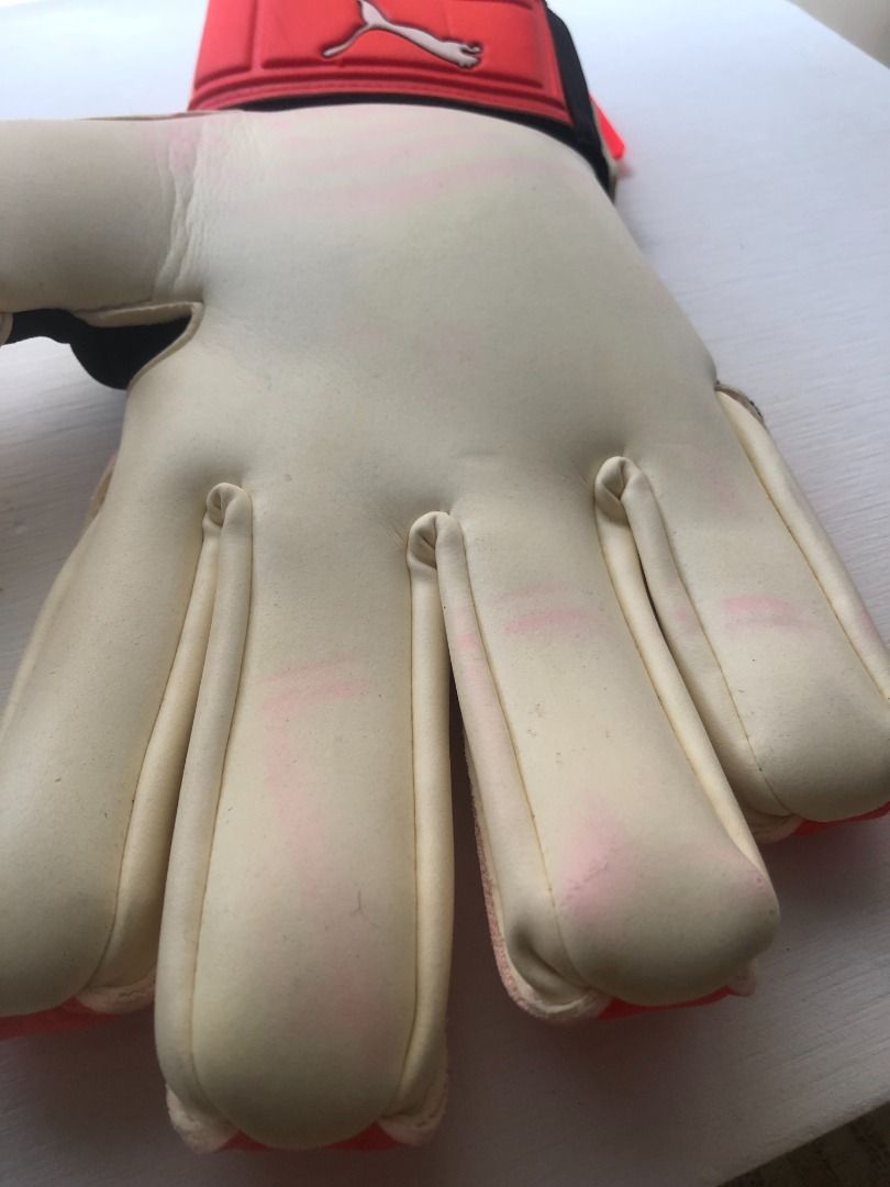 Puma One Grip 17.2 IC Goalkeeper Gloves Size10 Sports Equipment