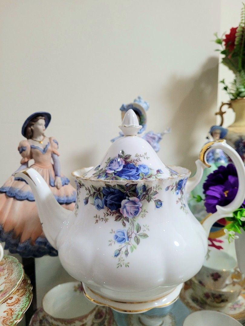 Rare Royal Albert Moonlight Rose teapot