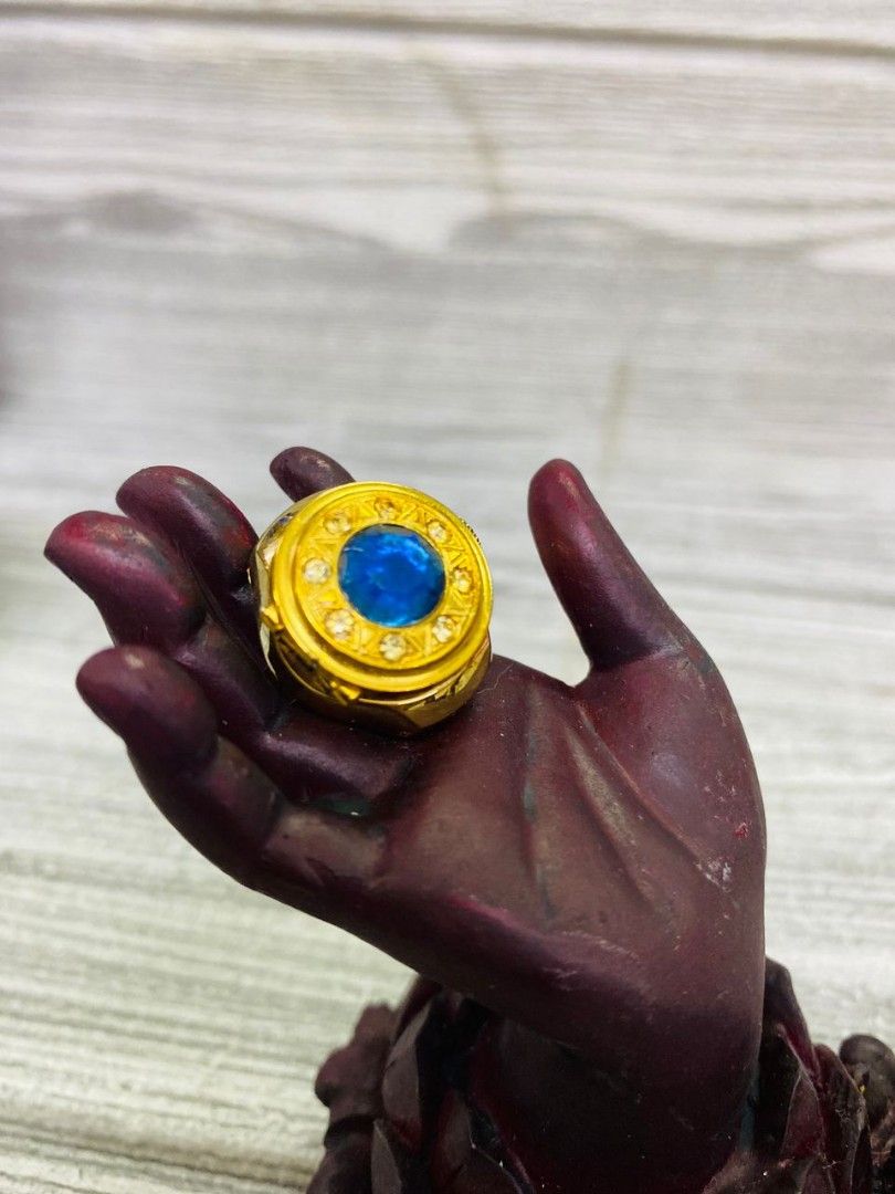 Ravisa watch store
