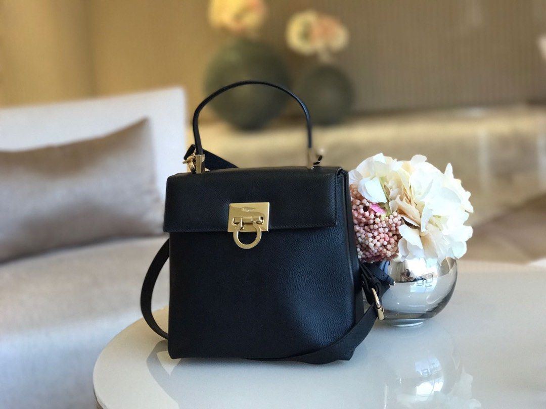 Vintage ferragamo purse discount