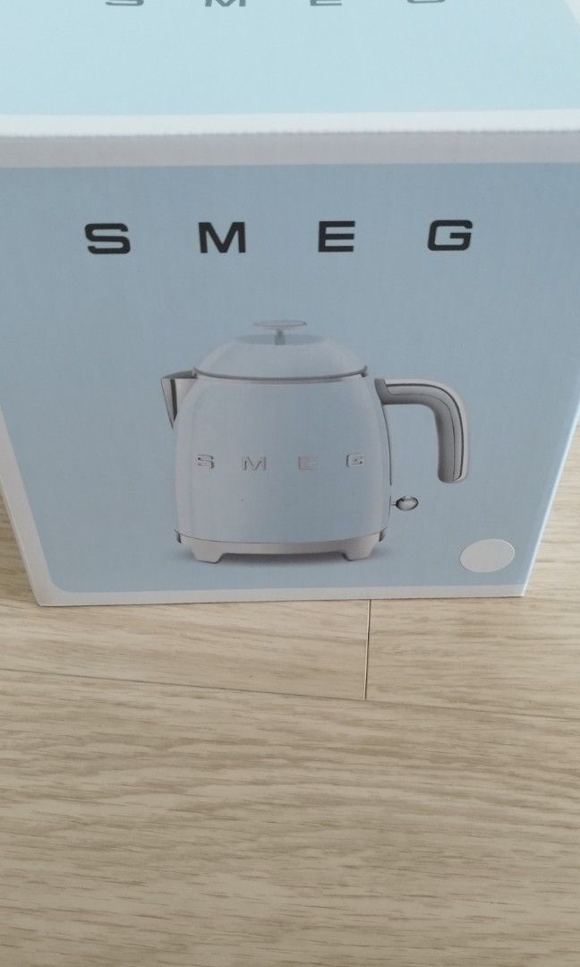 SMEG White kettle, TV & Home Appliances, Kitchen Appliances, Kettles
