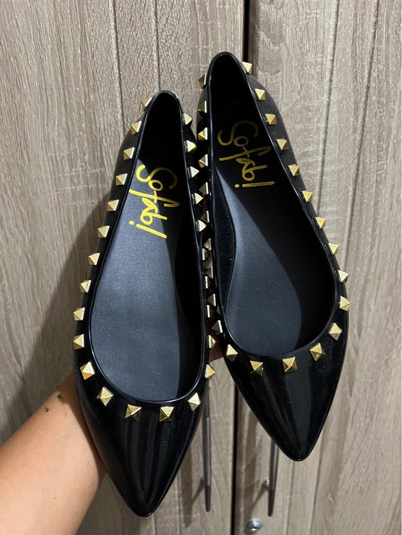 pointed jelly shoes