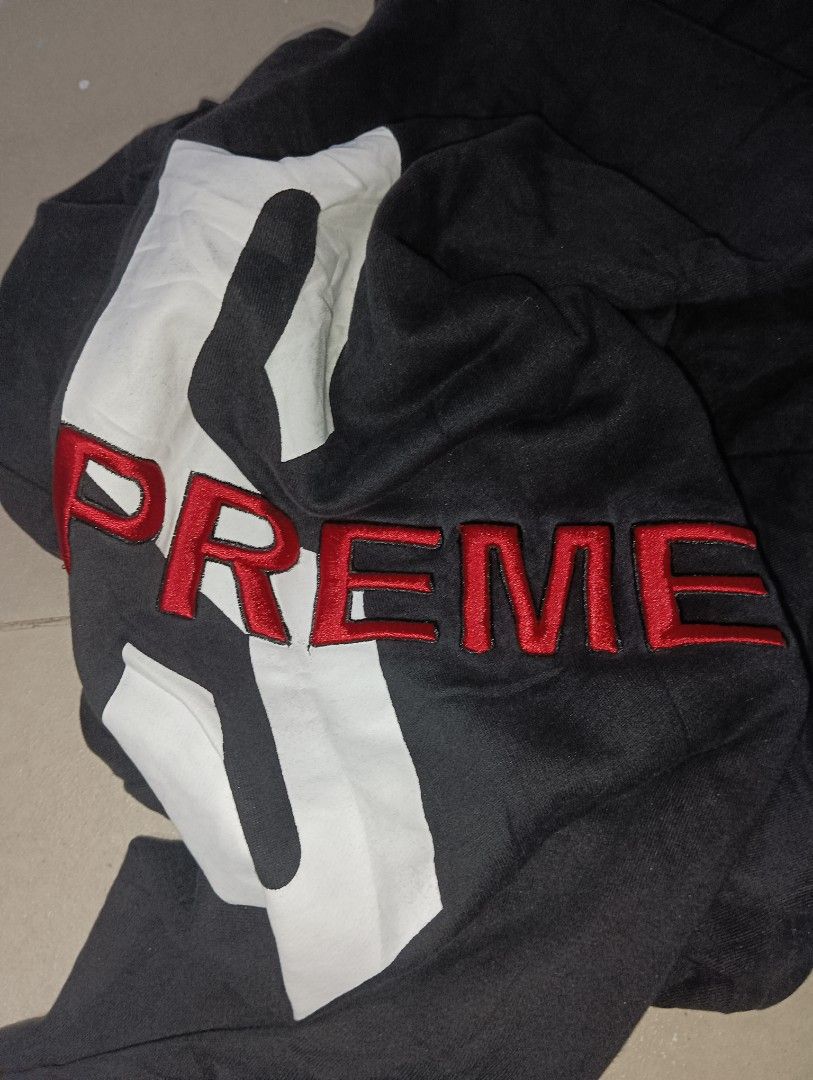 SUPREME (OFF) EMBROIDERED ,MEDIUM SIZE FRAME, ISSUE: CHECK LAST PICTURE (Category: Joggers) located in Quezon City. Submitted by EyesPick (Listing ID 1231244957, Image 2). Description: SEE PICTURES FOR DETAIL.