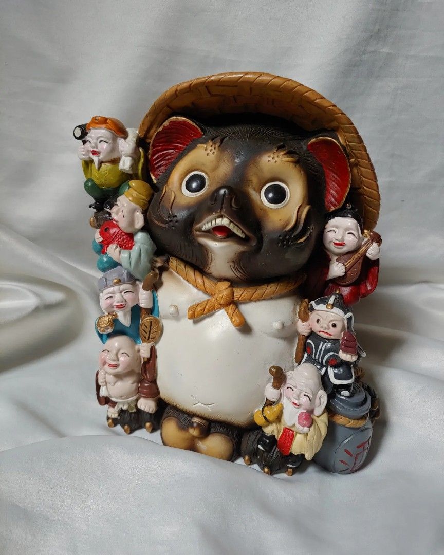 Tanuki figure store