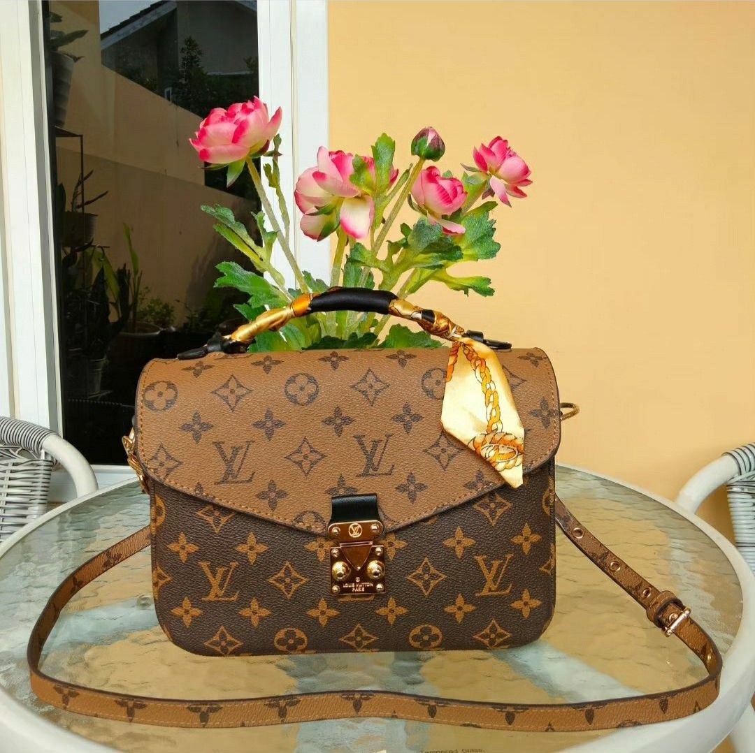 Tas Louis Vuitton original, Fesyen Wanita, Tas & Dompet di Carousell