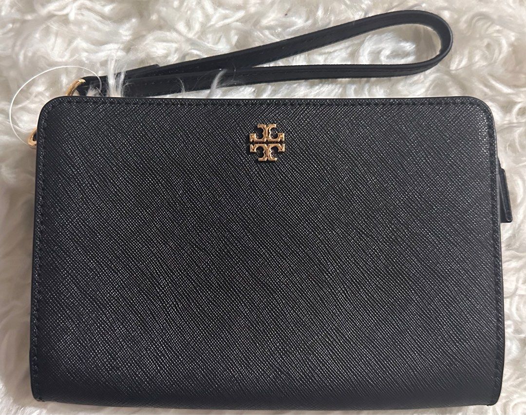 Tory Burch Emerson Wristlet Pouch (Category: Luxury Bags & Wallets) located in Las Pinas. Submitted by momdayph (Listing ID 1231179611, Image 1). Description: ⚠️PLEASE READ CAREFULLY:⚠️ 💯% Guaranteed Authentic from USA Color: Black 11.5 H x 17cm W x 3 D cm Wrist strap 16cm (removable) Crossgrain leather Gold tone hardware 1 slip pocket 1 Zip compartment Product color may slightly vary due to photographic lighting sources or your monitor settings