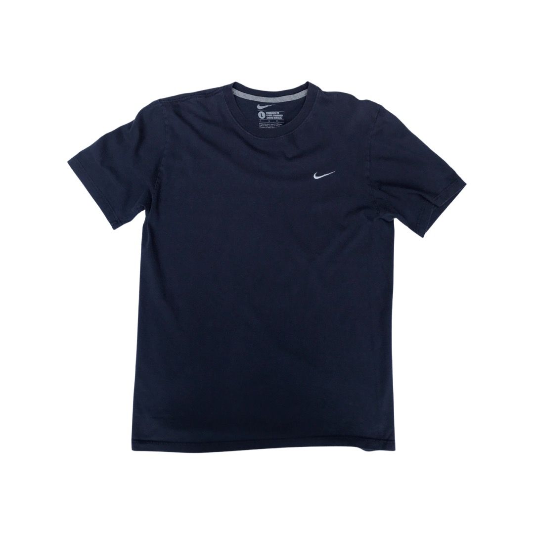 Vintage Nike Embroidery Logo (Category: Tshirts & Polo Shirts ) located in Manila. Submitted by 240presolution (Listing ID 1231250151, Image 1). Description: Vintage Nike Embroidery Logo SIZE: Large on tag W20 x L27 PRICE: ₱300 Issues: Faded Color.