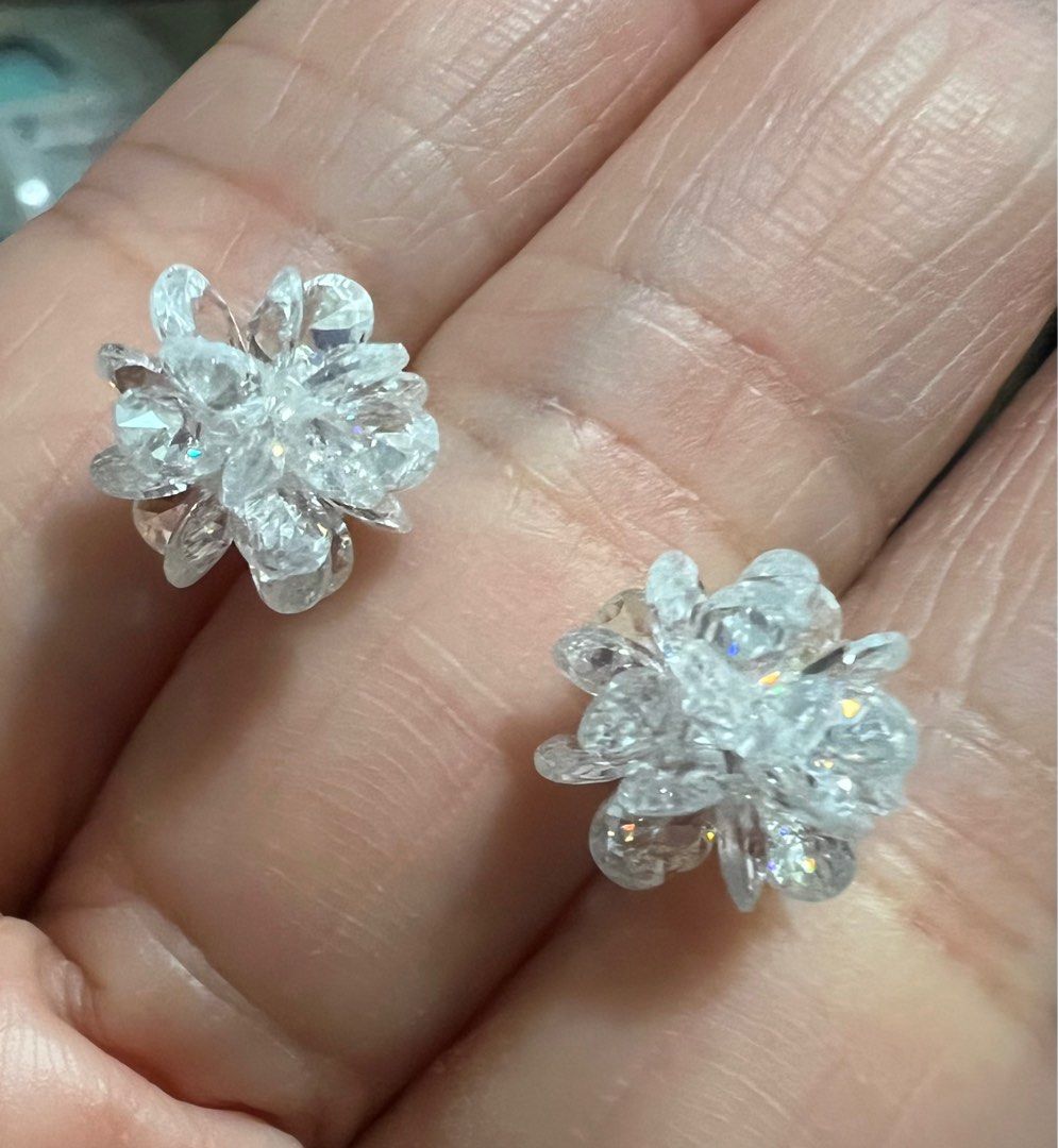 White crystal flower earring