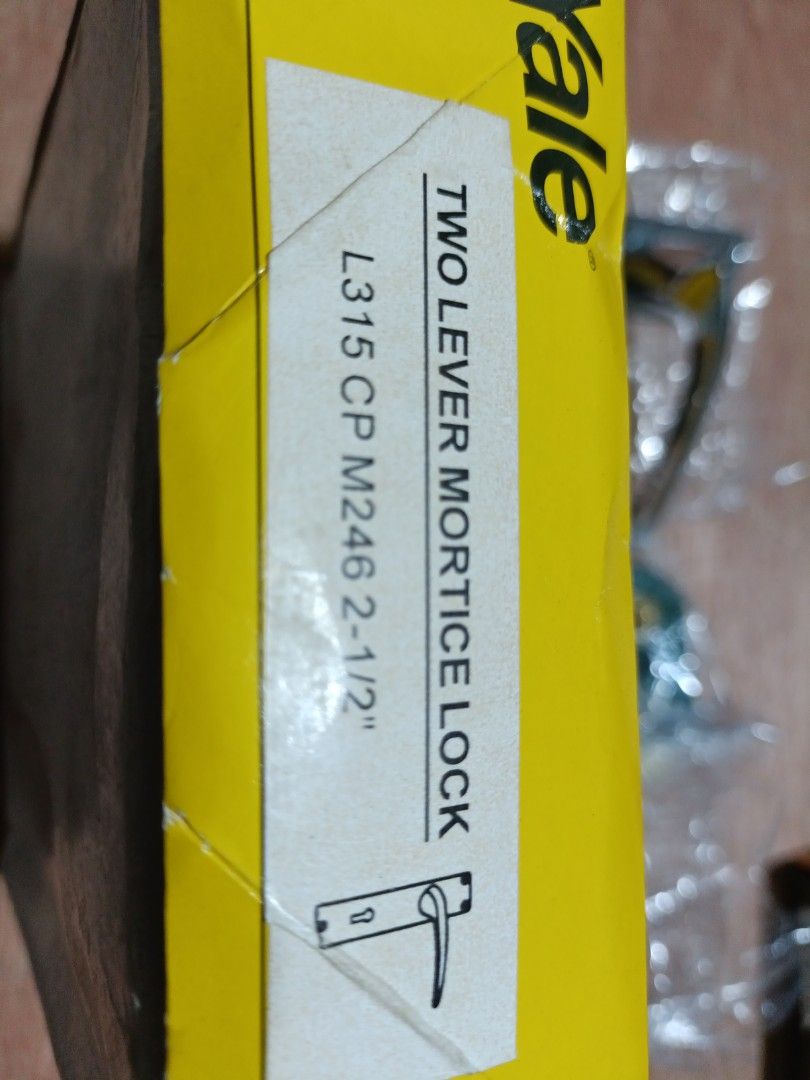 Yale Lock set, Furniture & Home Living, Security & Locks, Locks, Doors