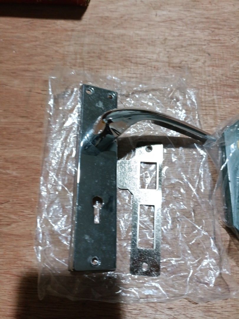 Yale Lock set, Furniture & Home Living, Security & Locks, Locks, Doors