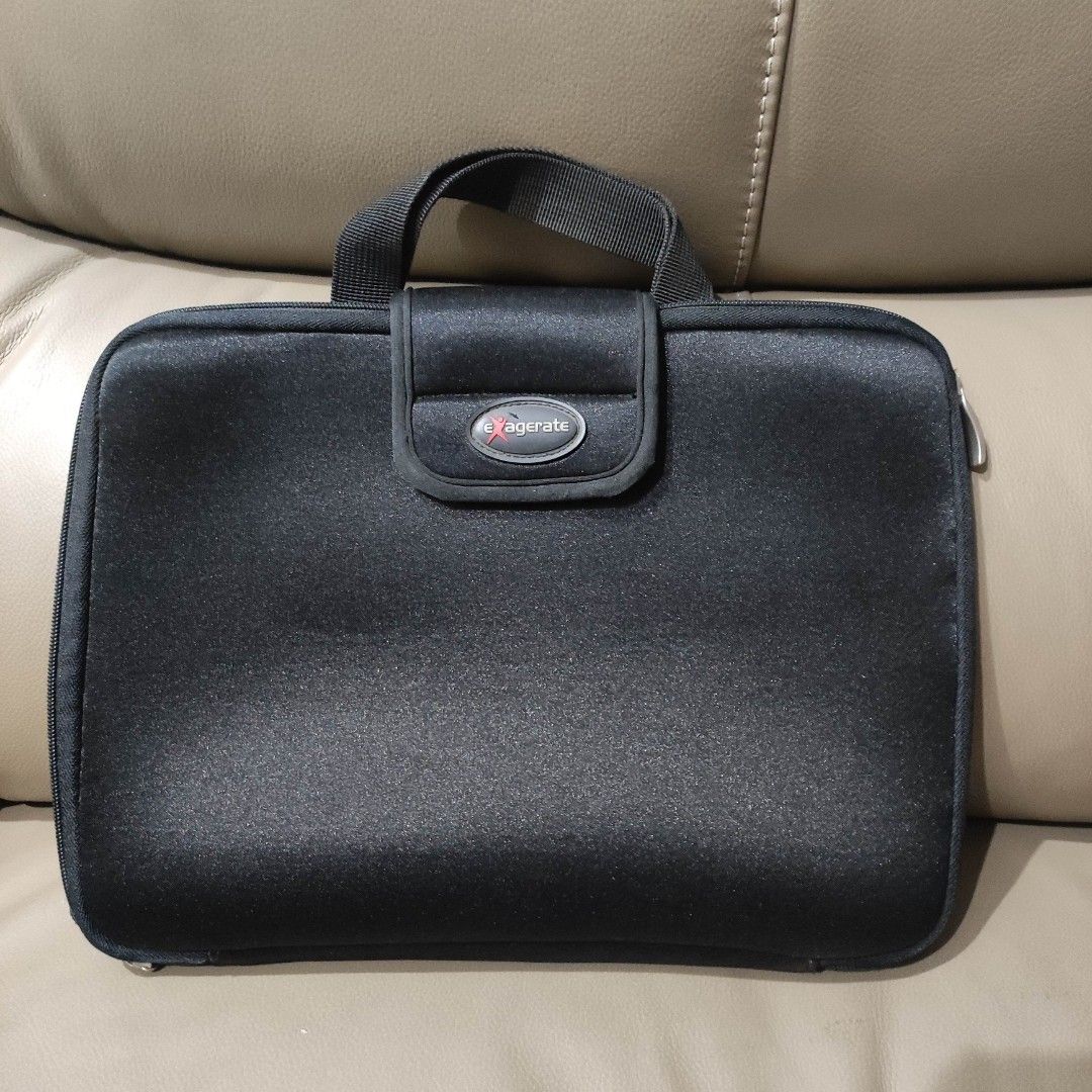 14" laptop sleeve with handle (Category: Laptop Bags & Sleeves) located in Cainta. Submitted by kclosetcleanup (Listing ID 1231411815, Image 1). Description: laptop sleeve with handle good quality foam, no flaws 14" diagonal measurement.