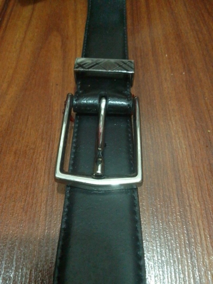 Burberry grainy on sale leather belt