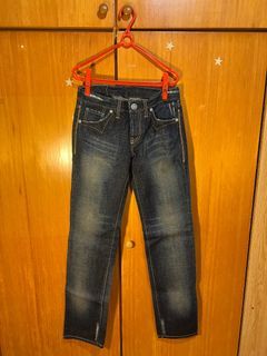 #23吃土季 初夏時尚 冷氣房也適合～ 美系 品牌【LEVI'S】百搭 微微刷破牛仔褲 塑造一整個學生風 洋溢青春氣息～ 腰圍約66~68cm長度約102cm 衣服質料 100%純棉