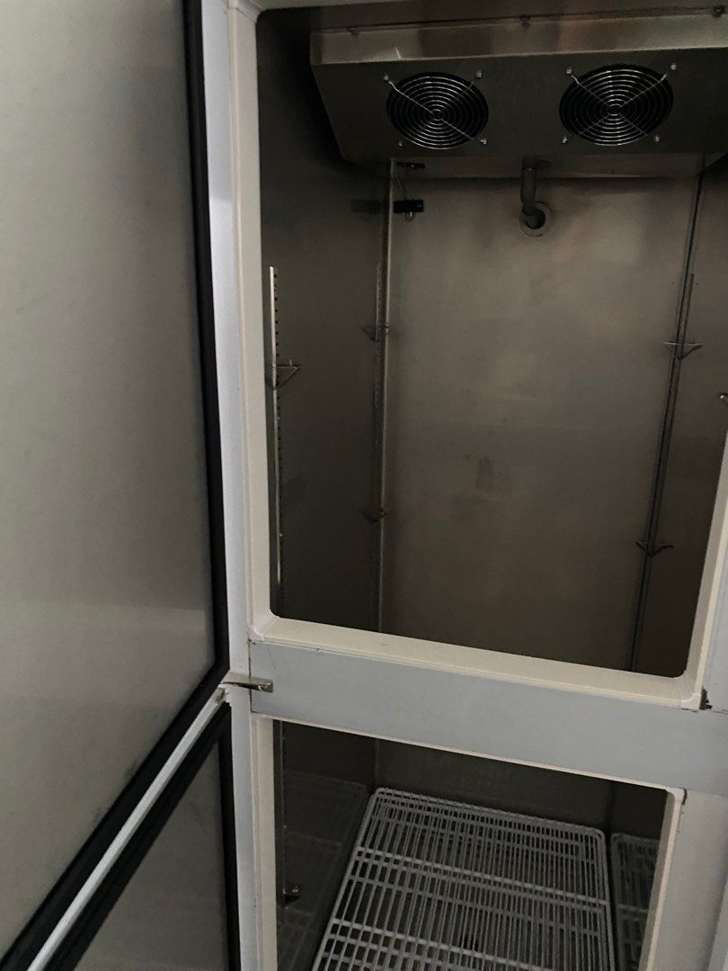 4 door upright combo. Blower cooling. Half chiller half freezer. Self