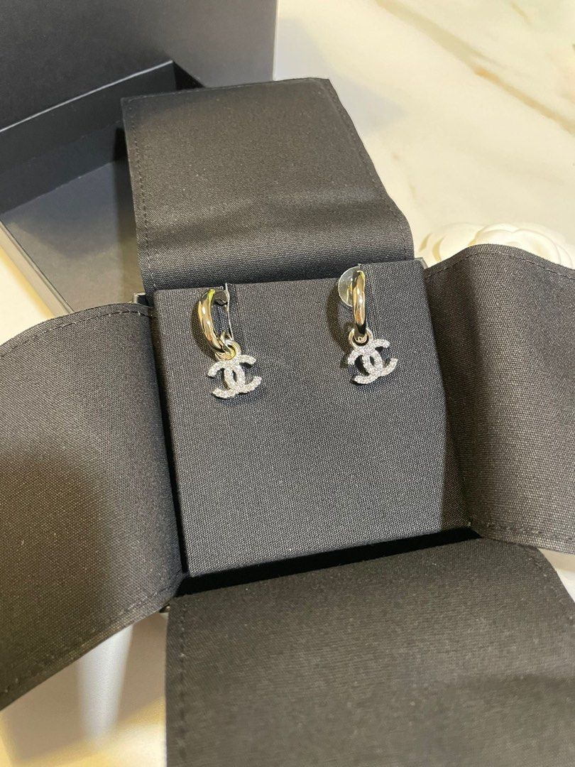 Authentic Chanel Earrings, Women's Fashion, Jewelry Organisers