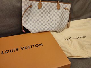 💯% Authentic LV Monogram Totally MM Tote Bag, Luxury, Bags & Wallets on  Carousell