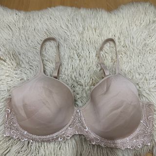 Bali 36C on tag Sister sizes: 34D, 38B  Thin pads | Underwire  Adjustable strap  Back closure   Php200  All items are from US Bale.