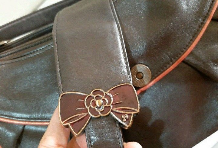 BANABANA BAGUETTE BAG (Category: Shoulder Bags) located in Las Pinas. Submitted by dnbshphb (Listing ID 1231287523, Image 2). Description: Original Banabana Baguette Bag Preloved in good condition.