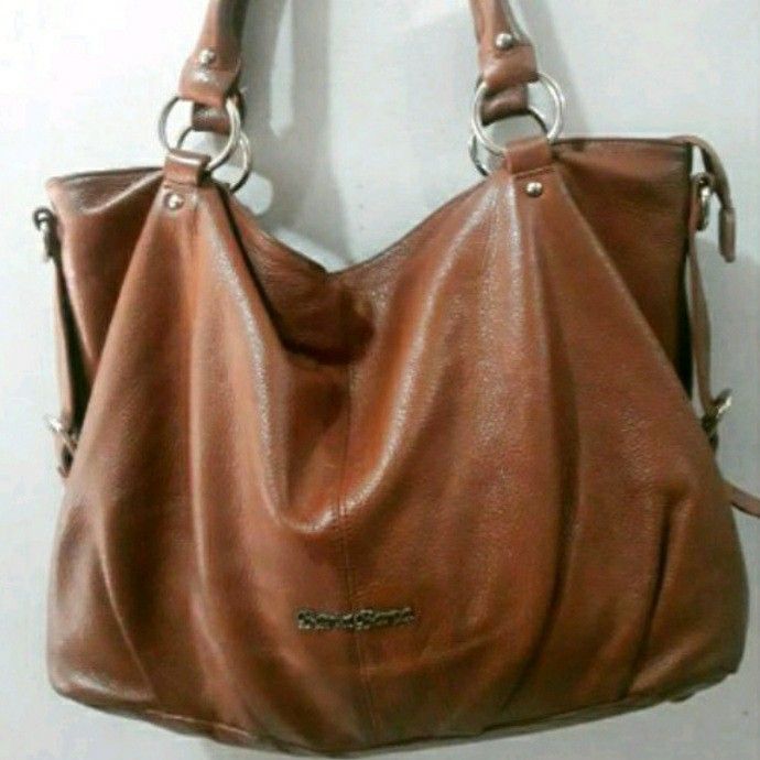 BANABANA LEATHER TOTE BAG (Category: Tote Bags) located in Las Pinas. Submitted by dnbshphb (Listing ID 1231287847, Image 1). Description: Original Banabana Leather Tote Bag Preloved in good condition.
