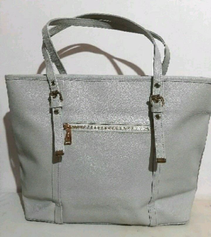 BANABANA TOTE BAG (Category: Tote Bags) located in Las Pinas. Submitted by dnbshphb (Listing ID 1231285511, Image 2). Description: Original Banabana Tote Bag Large size Preloved expect minimal sign of usage.
