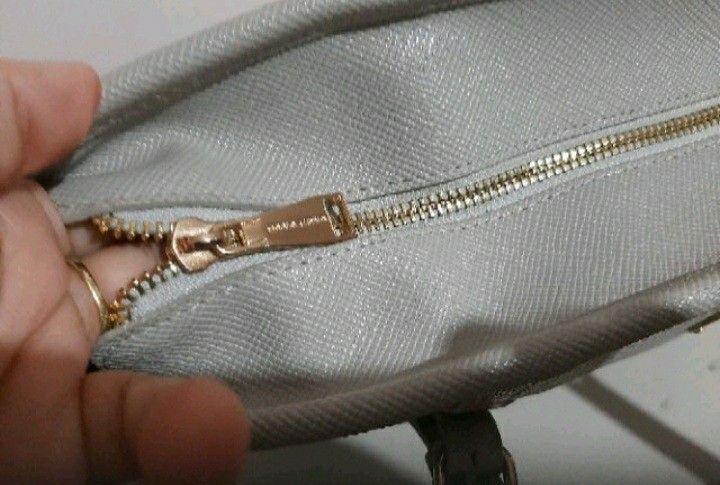 BANABANA TOTE BAG (Category: Tote Bags) located in Las Pinas. Submitted by dnbshphb (Listing ID 1231285511, Image 3). Description: Original Banabana Tote Bag Large size Preloved expect minimal sign of usage.