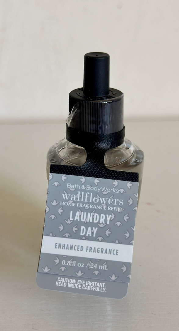BATH & BODY WORKS WALLFLOWERS HOME FRAGRANCE REFILL LAUNDRY DAY