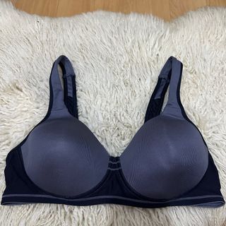 Bestform Sports Bra 38C on tag Sister sizes: 36D, 40B  Padded Back closure  Php150  All items are from US Bale.
