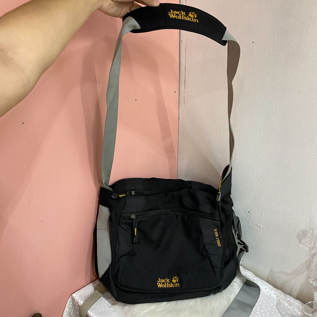 BG28 jack wolfskin jungle messenger bag Men s Fashion Bags Sling Bags on Carousell
