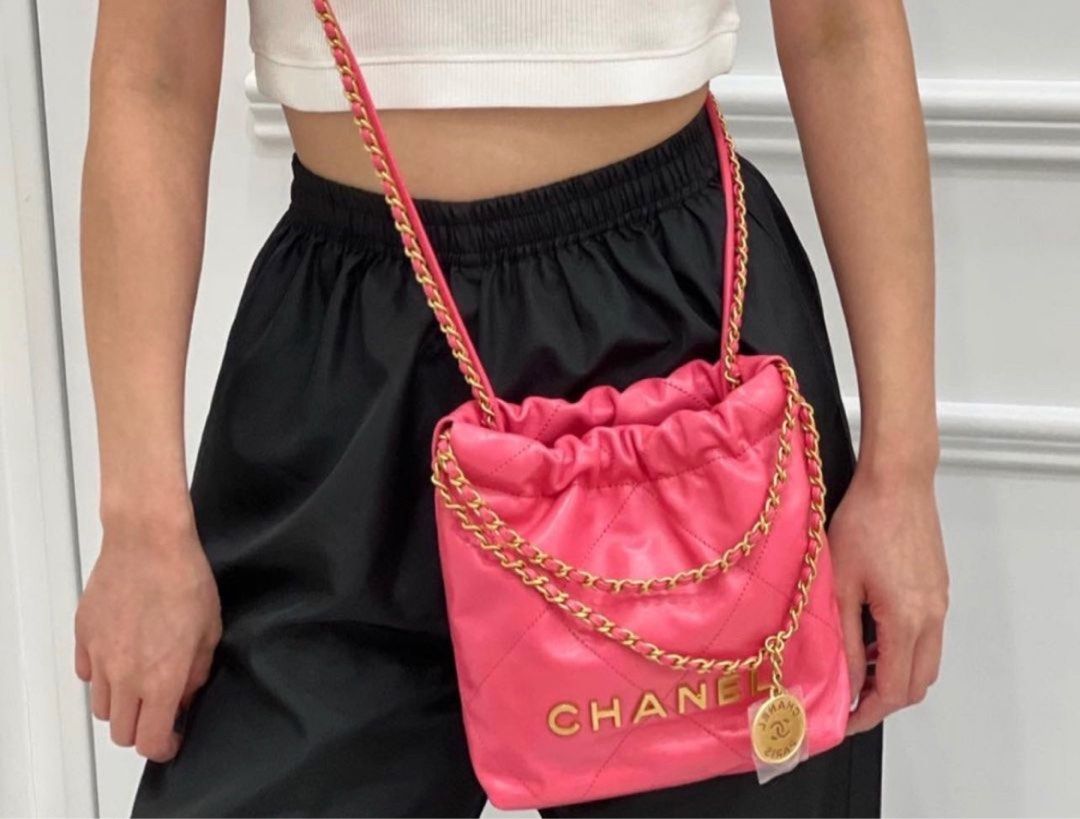 Chanel 22 Mini Bag in GHW