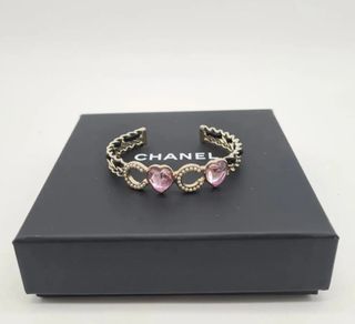 Chanel VIP gift bag? What do you think? I love it #poshmarktips #chane