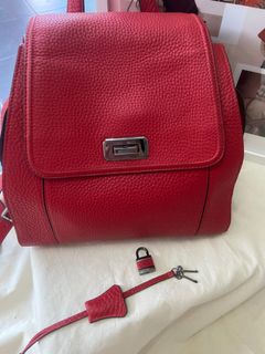 (Category: ) located in . Submitted by wen_wardrobe (Listing ID 1231365816, Image 1). Description: .