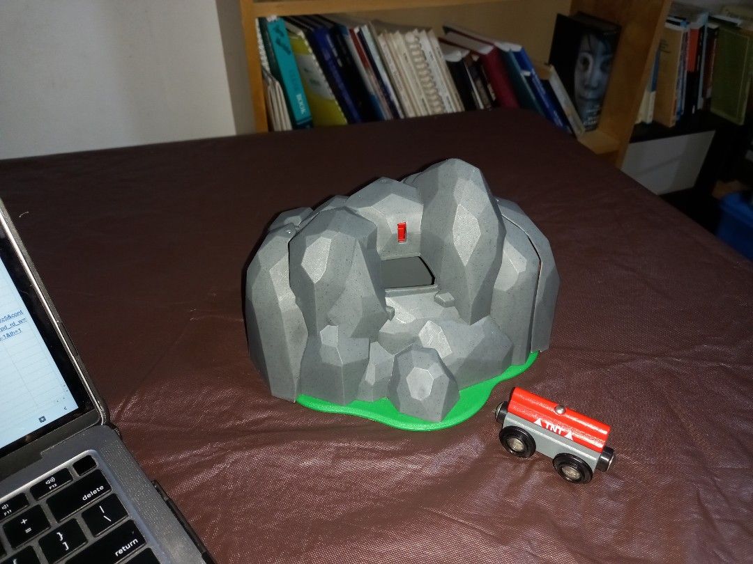 Brio online dynamite tunnel