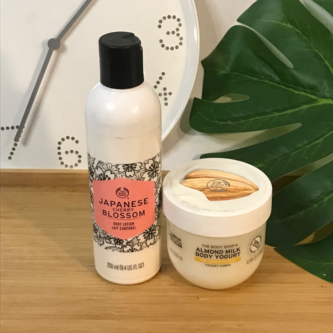 Bundle The body shop almond body butter + japanese cherry blossom body