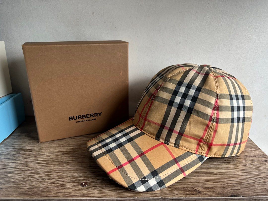 Burberry hat discount box