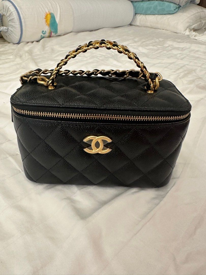 CHANEL VANITY CASE COMPARISON AND WHAT FITS - SMALL VS MEDIUM 