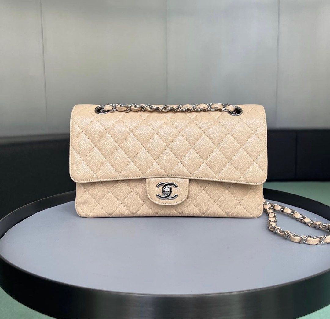 Chanel White Chevron Vintage Flap, Luxury, Bags & Wallets on Carousell