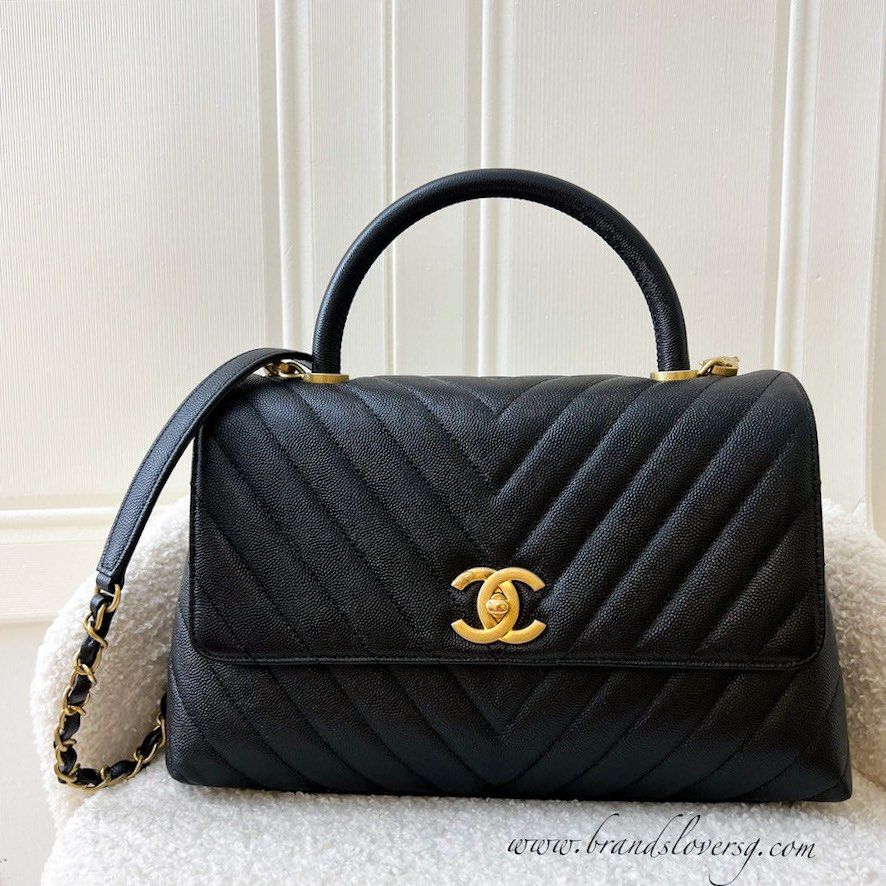 Chanel Medium 29cm Coco Handle in Chevron Quilted Black Caviar AGHW, Luxury,  Bags & Wallets on Carousell
