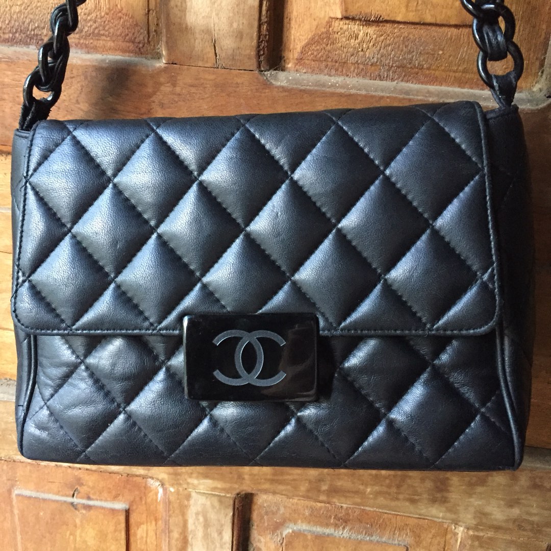 Chanel vintage plastic chain bag, Luxury, Bags & Wallets on Carousell