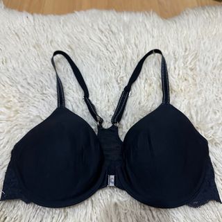 Chantelle 32D on tag Sister sizes: 34C, 30DD  Thin pads | Underwire  Adjustable strap | Racerback Front closure  Php150  All items are from US Bale.