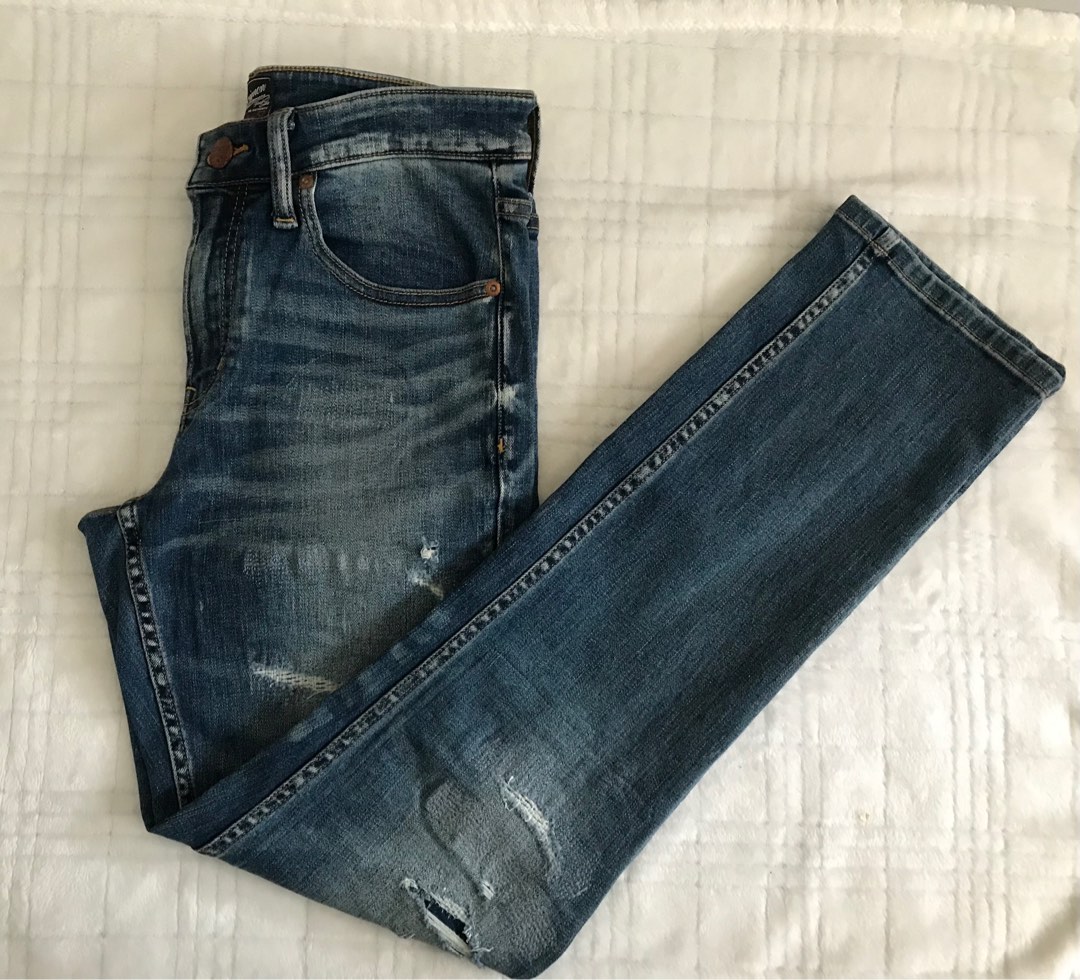 Chevignon Vintage 57 Ripped Jeans on Carousell