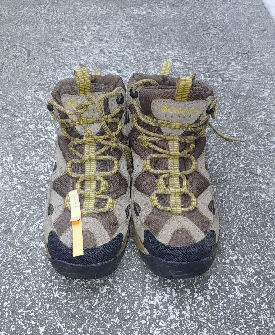COLUMBIA HIKING BOOTS on Carousell