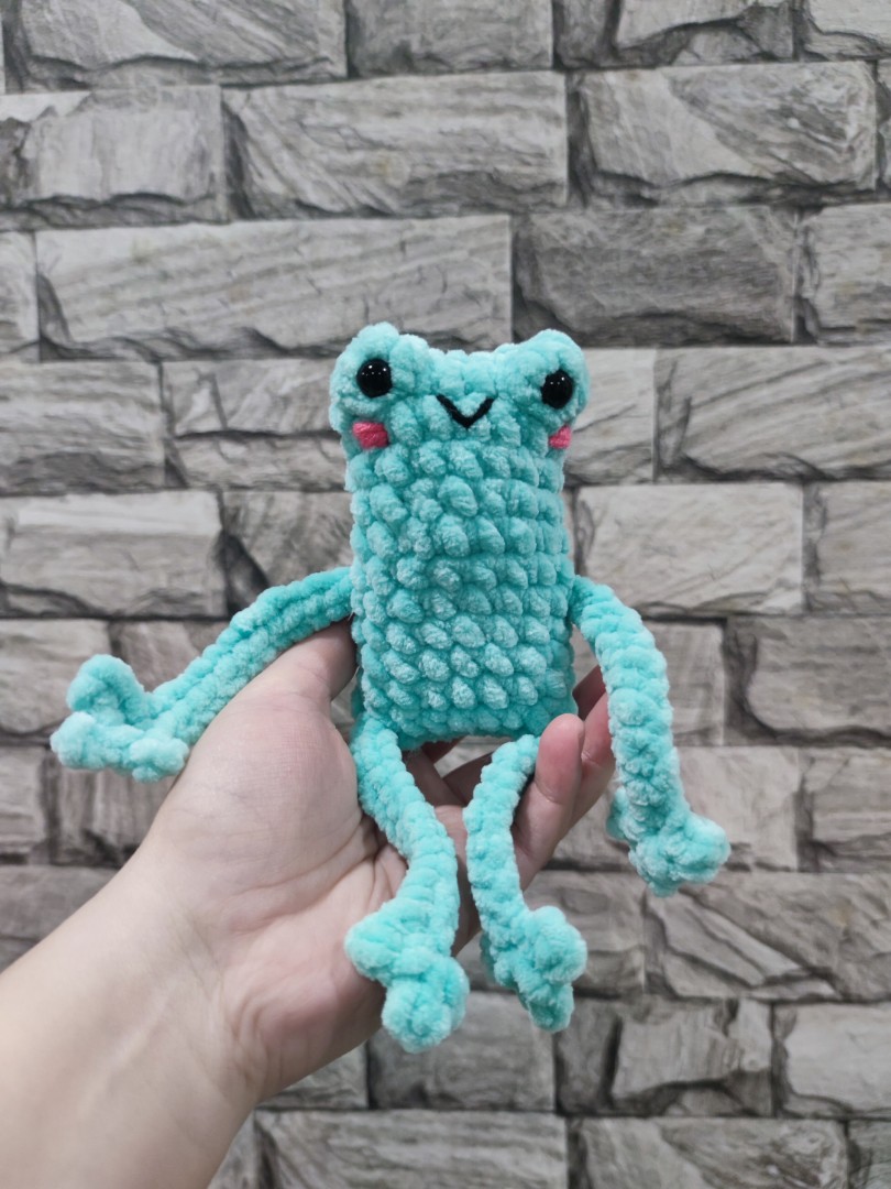 Crochet Leggy Frog, Hobbies & Toys, Stationery & Craft, Handmade Craft