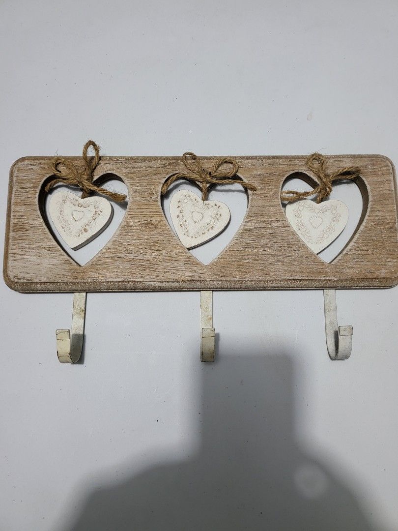Decor hook (Category: Wall Decor) located in Makati City. Submitted by thedeclutteringabuela (Listing ID 1231418203, Image 1). Description: country look wall decir with hook.