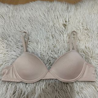 Division of Maidenform  32A on tag Sister size: 30B  Thin pads | Wireless  Adjustable strap  Back closure   Php100  All items are from US Bale.