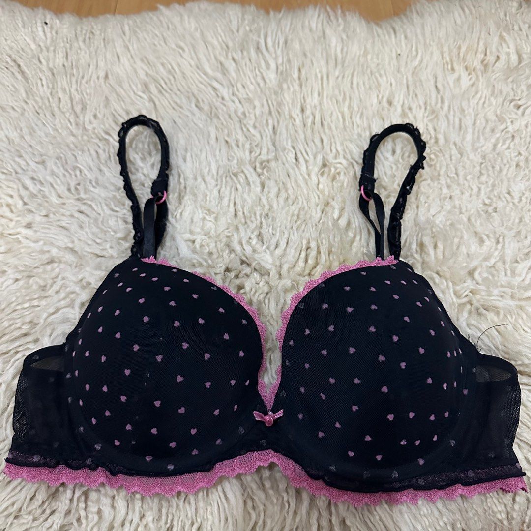 Edc 32C on tag Sister sizes: 30D, 34B Thin pads  Underwire Adjustable  strap Back closure Php200 All items are from US Bale., Women's Fashion,  Undergarments & Loungewear on Carousell