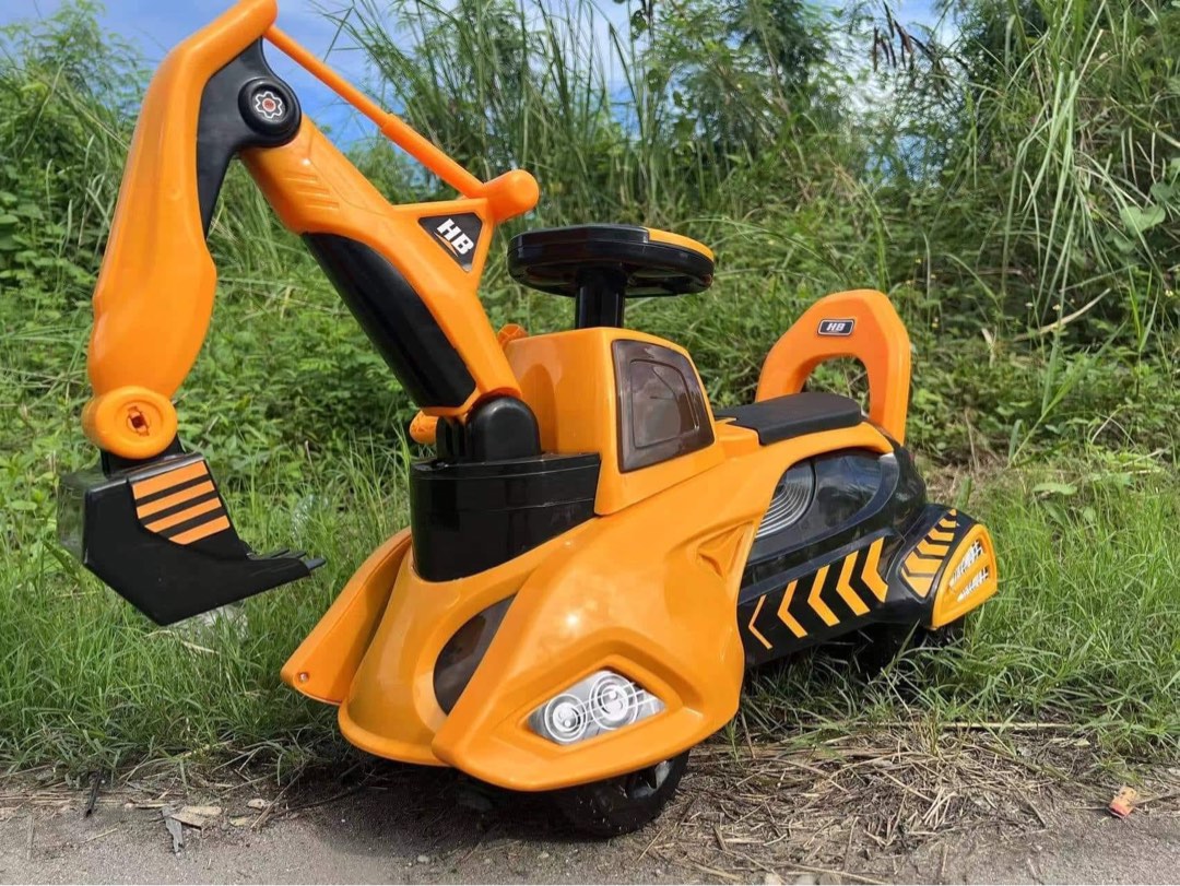 EXCAVATOR TOY, Hobbies & Toys, Toys & Games on Carousell