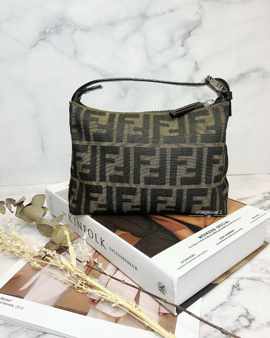 Pochette sales fendi zucca
